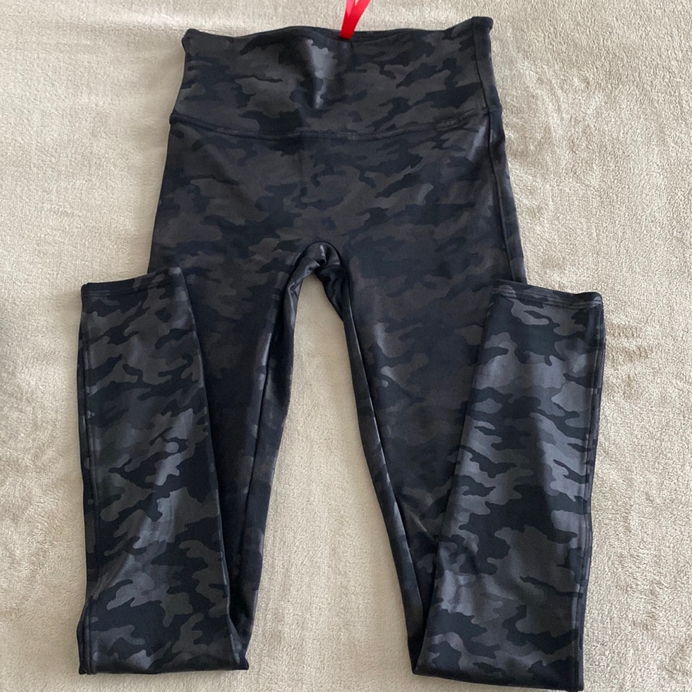 SPANX Camo leggings…NWOT